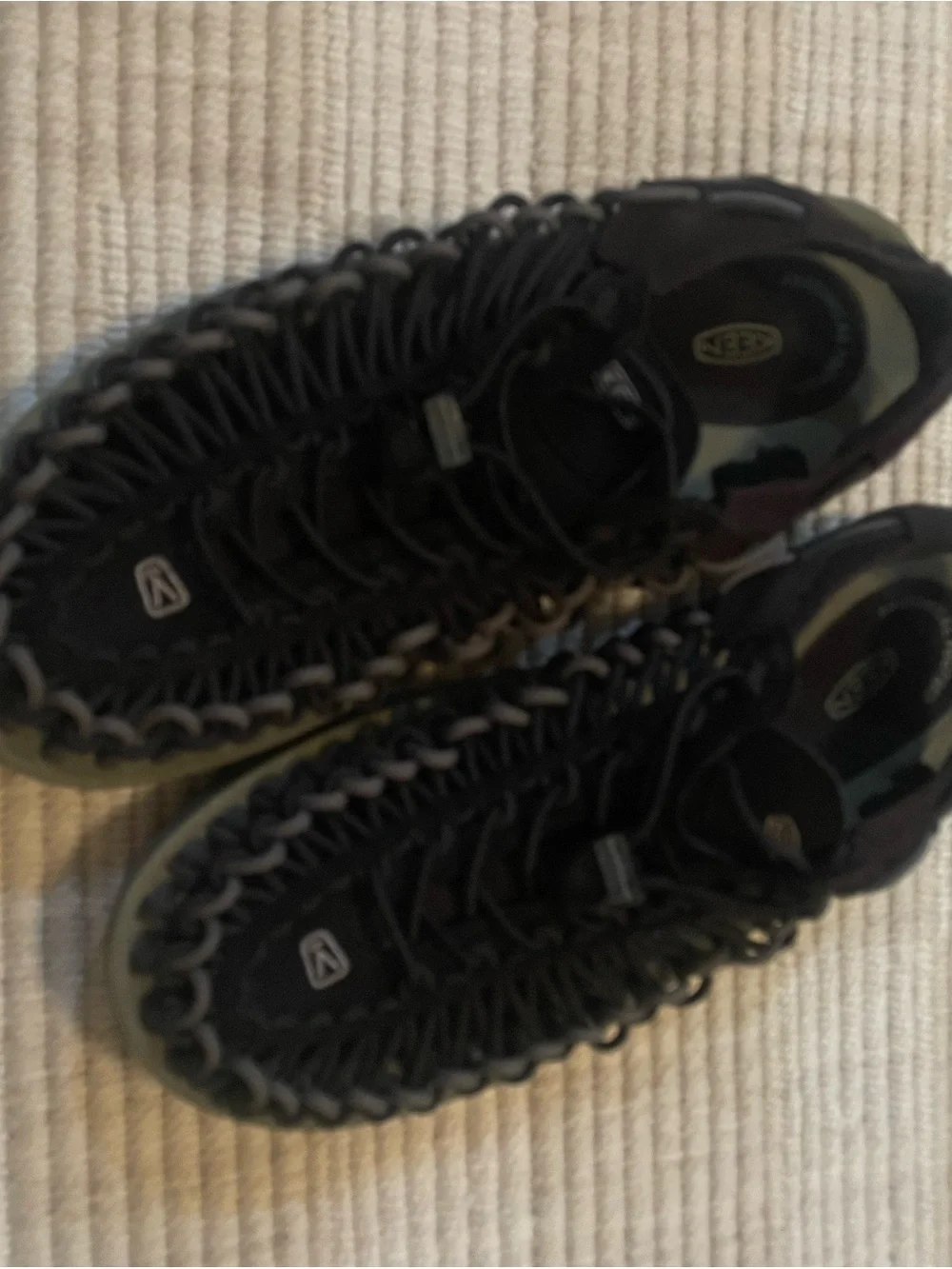 KEEN Men's Size US 10.5 Uneek Sandals Water Shoes Black & Gray